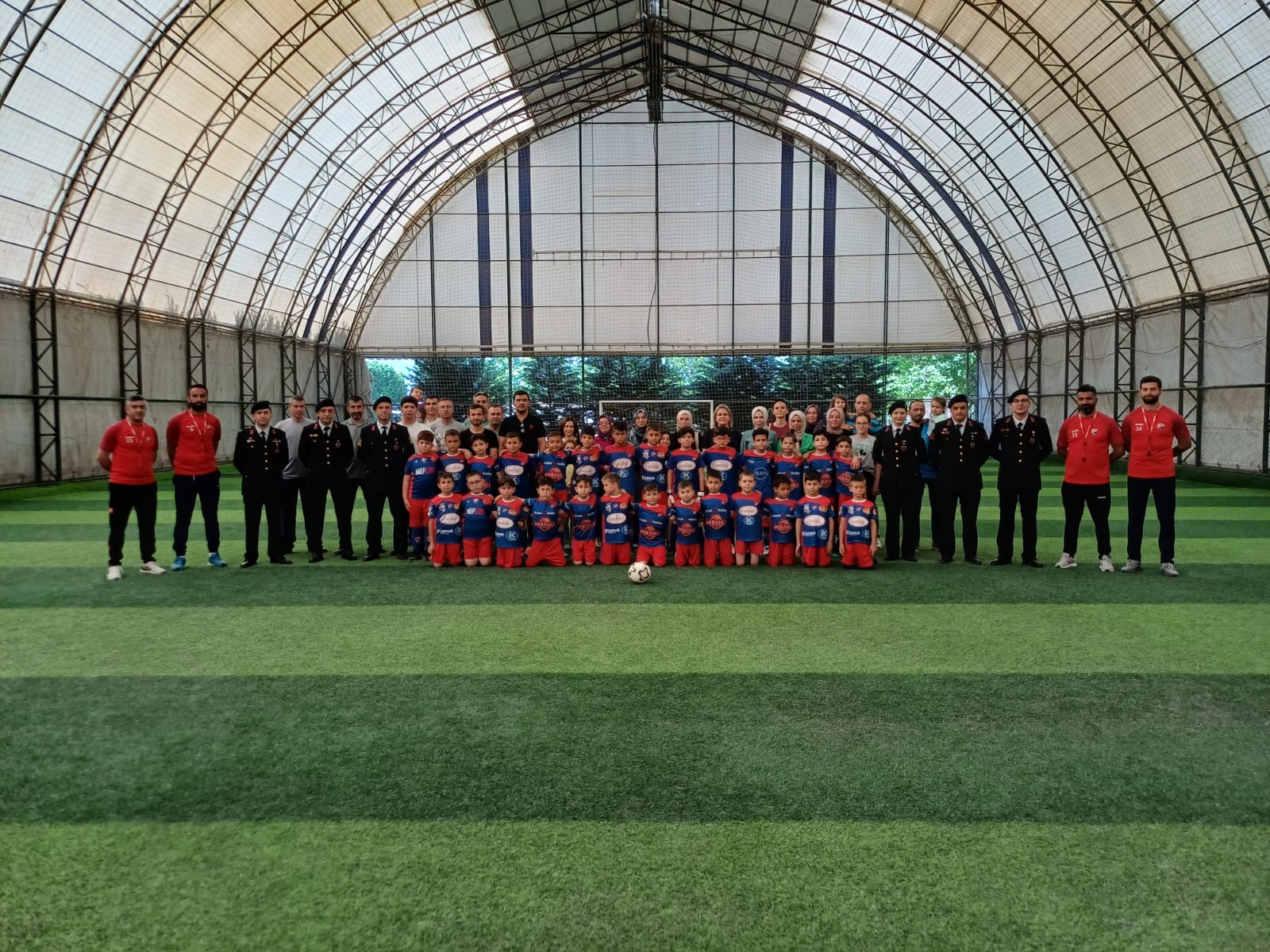 Jandarma’dan Minik Sporculara Anlamlı Ziyaret