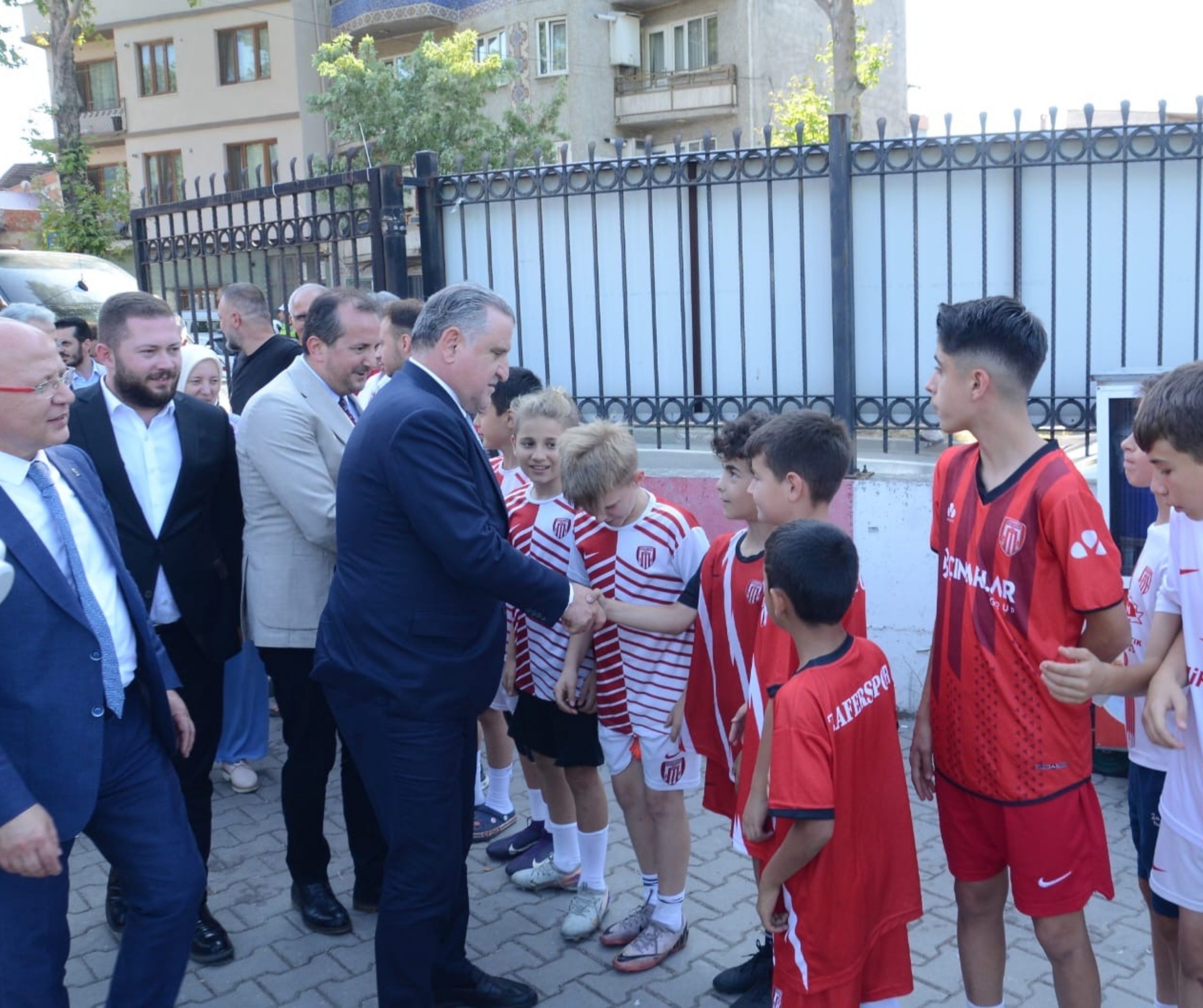 Bakan Dr. Osman Aşkın Bak’tan Zafer Spor’a Ziyaret!