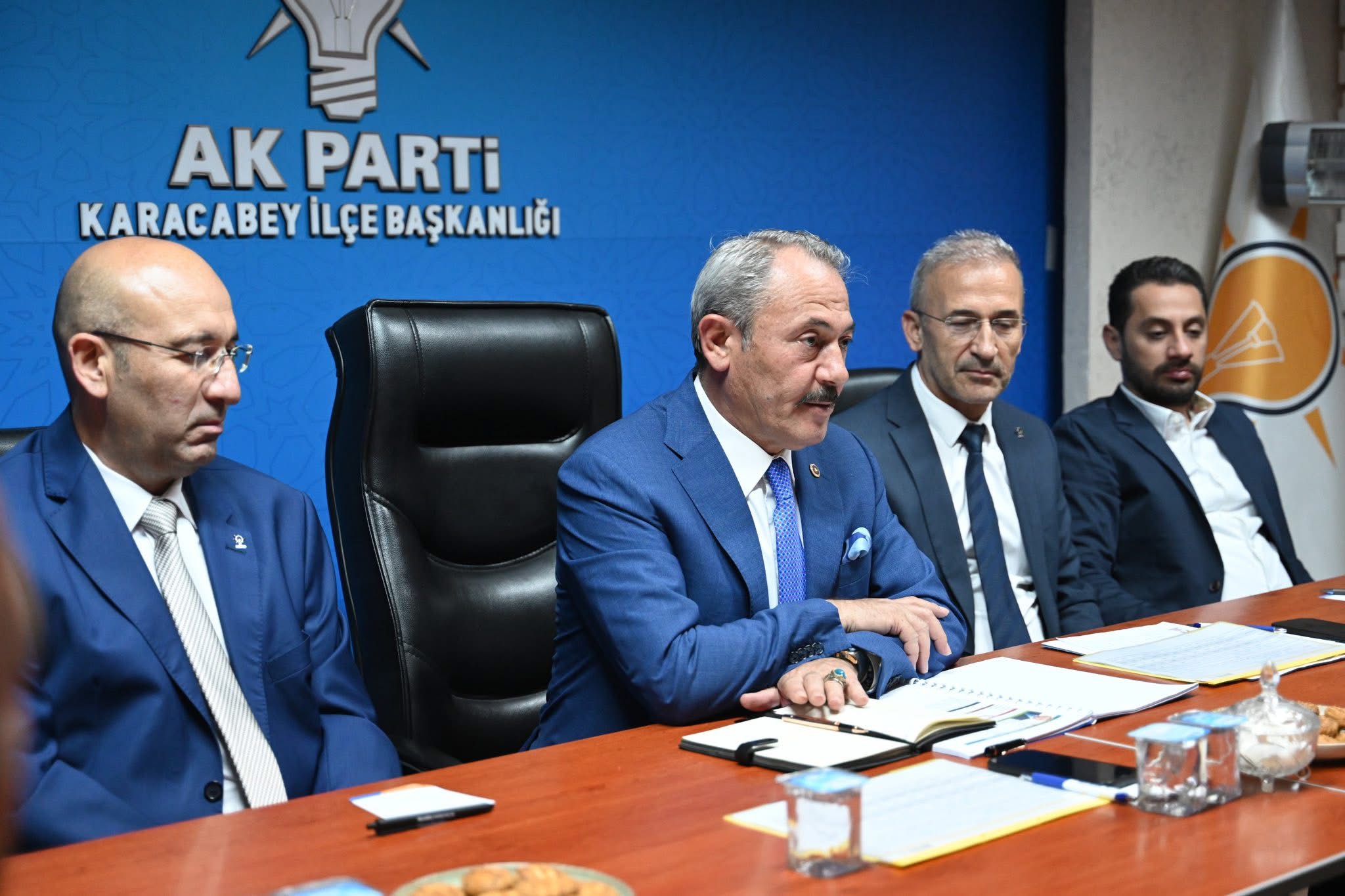 Karacabey AK Parti İlçe Teşkilatında Akşam Mesaisi!