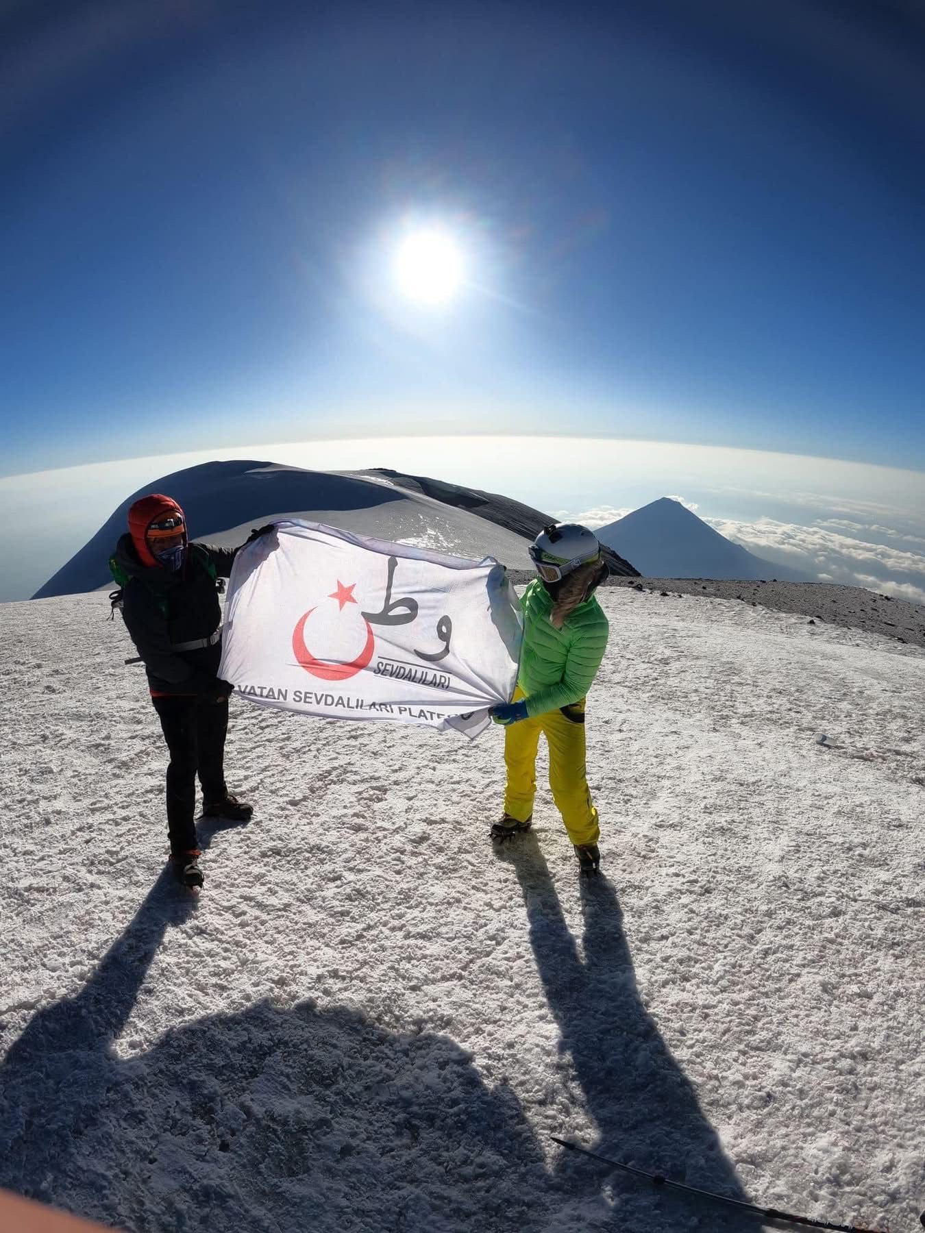Vatan Sevdalıları Şehitlerimizi Zirvede Andı!