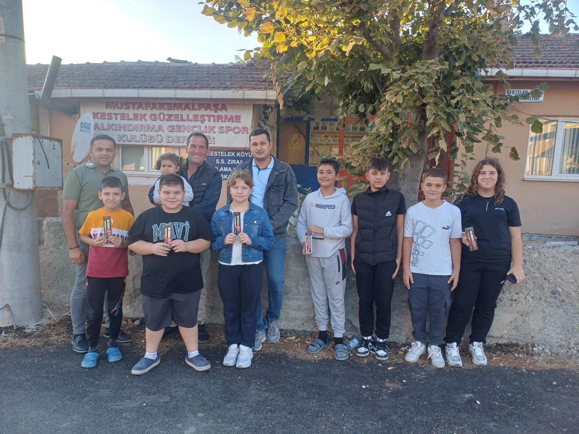 Kestelek Mahallesi Derneği’nden Öğrencilere Anlamlı Jest