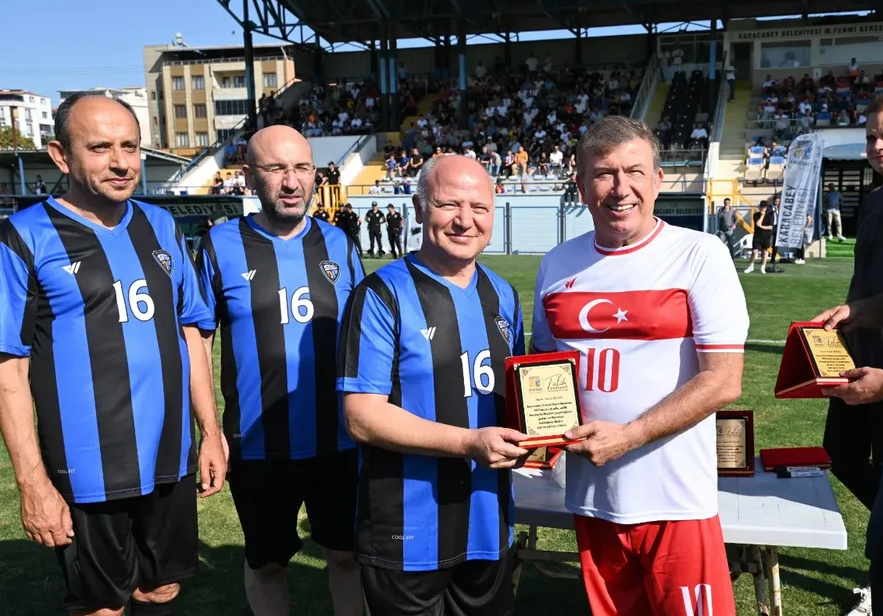 Karacabey’in Kurtuluşu Dostluk Maçıyla Kutlandı