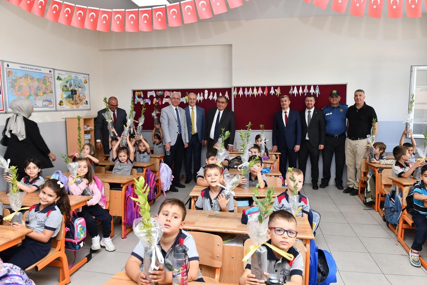 Mustafakemalpaşa’da İlköğretim Haftası Coşkusu