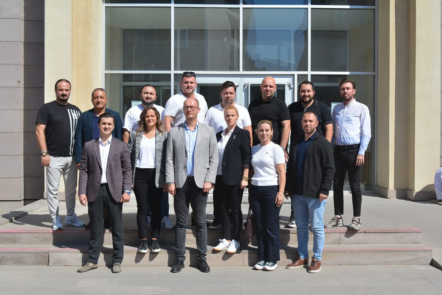 Mustafa Utku ve yeni yönetim mazbatasını aldı