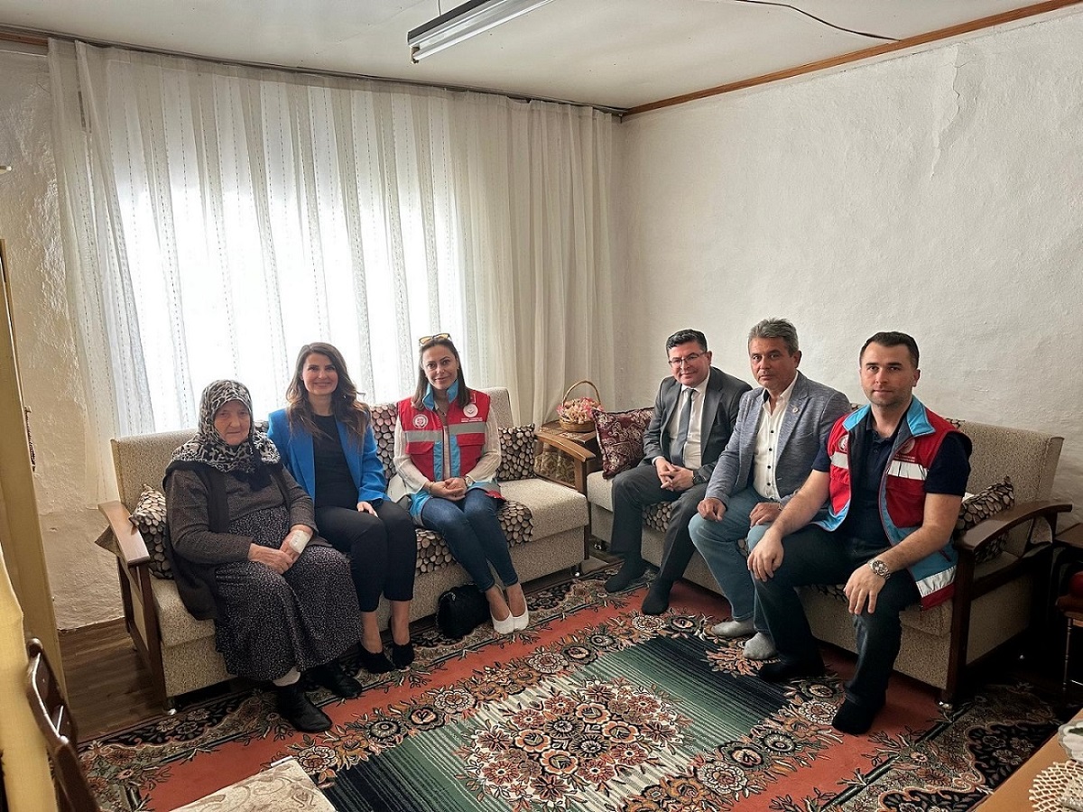 Sosyal Yardımlaşma Vakfının Şefkat Eli Yaşlılarla Buluştu