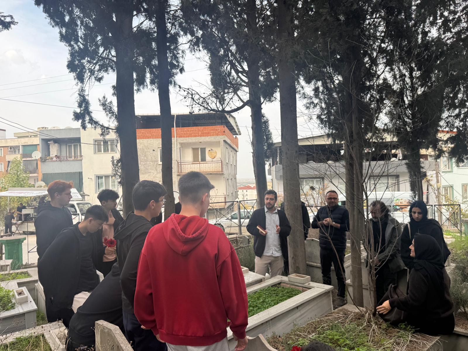 İLÇE HAYIRSEVERİ SEDAT KARAN MEZARI BAŞINDA ANILDI