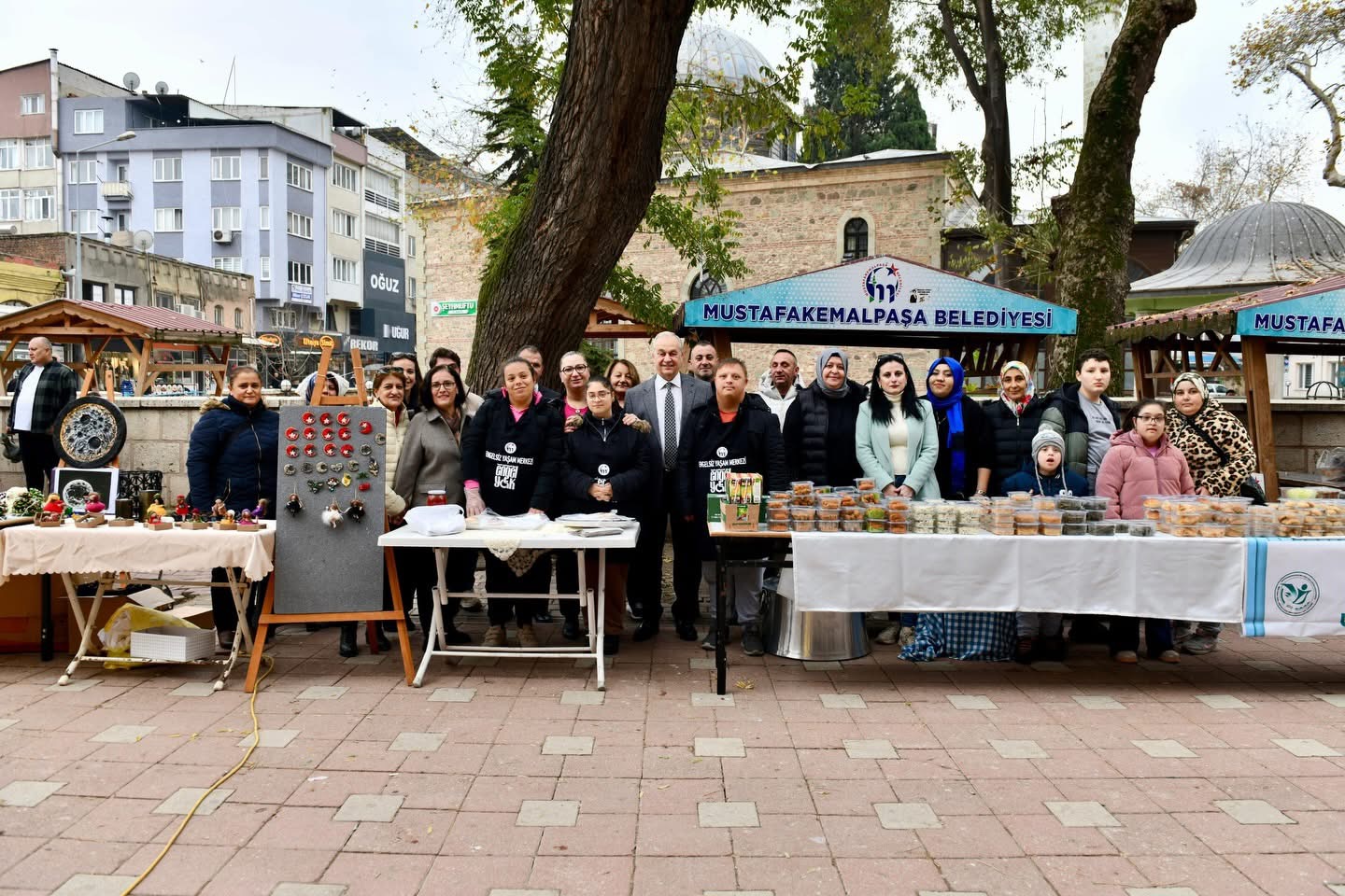 “ÖZEL BİR KALBE DOKUN” KERMESİ YOĞUN İLGİ GÖRDÜ