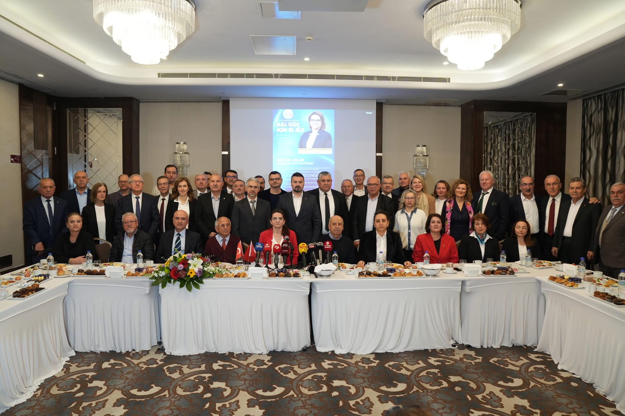 BAL-GÖÇ’TE DENGELER DEĞİŞİYOR: PROF.DR.AĞCA SAHNEYE ÇIKTI!