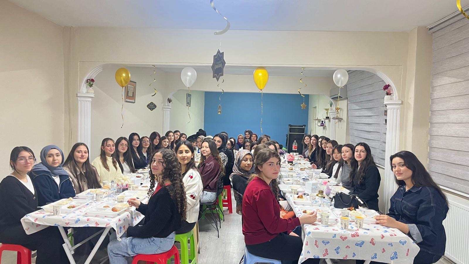 BİRLİK VE BERABERLİĞİN ADRESİ: DİYANET GENÇLİK MERKEZİ