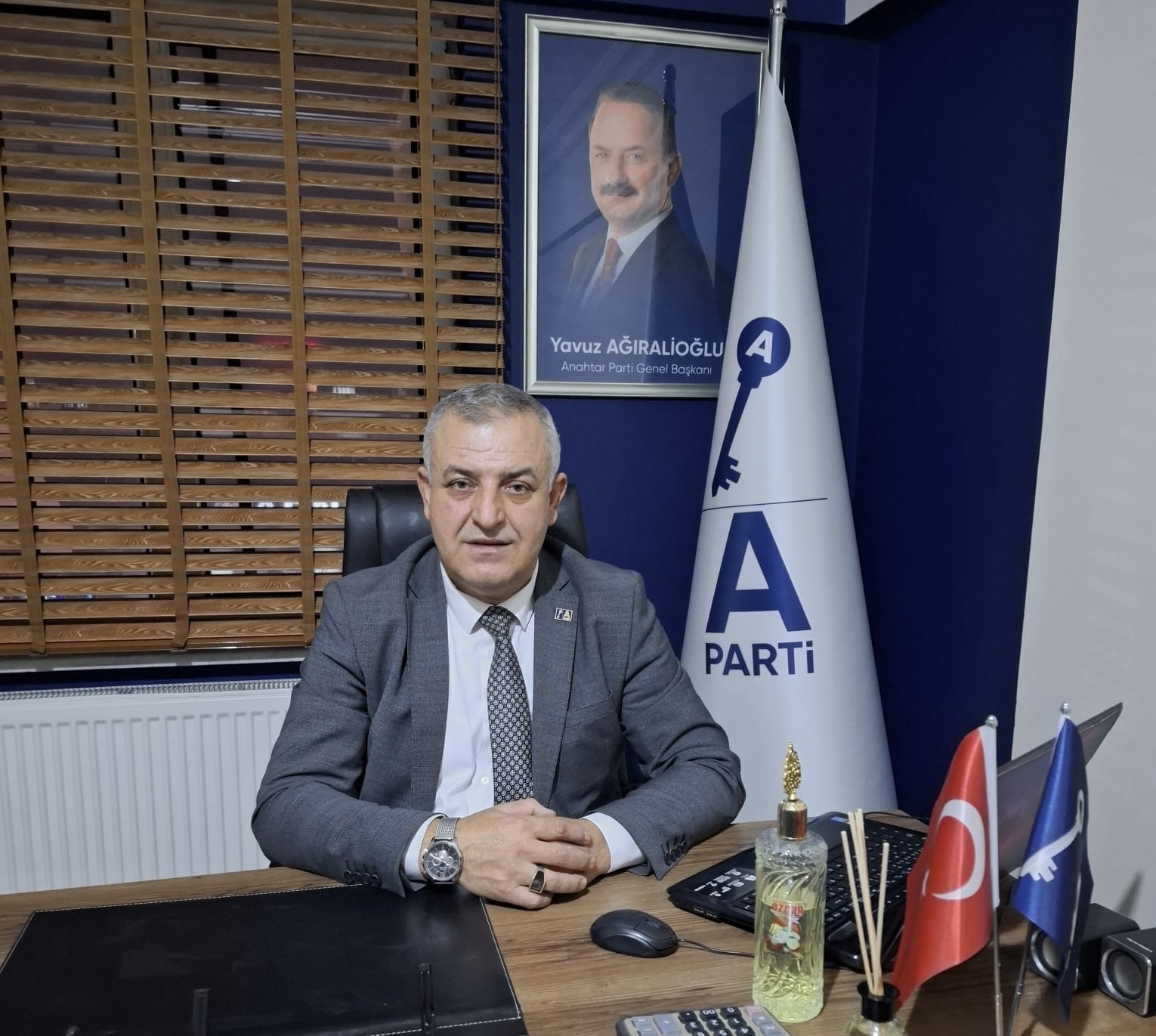 ‘AKAR’ KİTABIN ORTASINDAN KONUŞTU: MUSTAFAKEMALPAŞA ÇÖKÜŞTE: 25 YILIN ÖZETİ HEMDE DEVLET DİLİYLE.