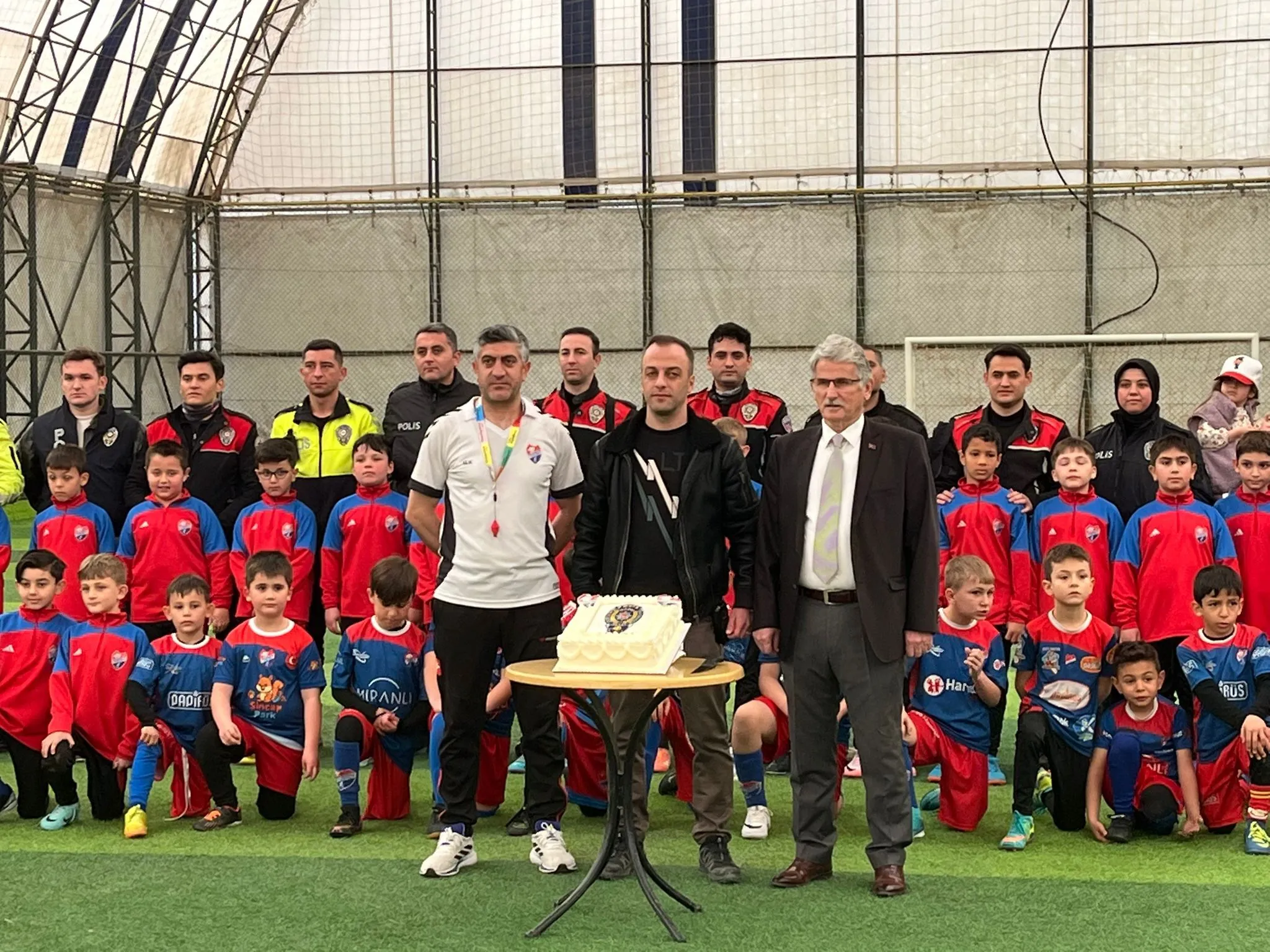 SPORUN KALBİNDE VEFA: POLİS HAFTASI’NDA ÖRNEK ETKİNLİK