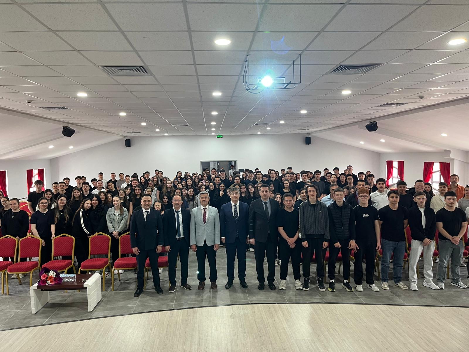 GELECEĞİN YILDIZLARI MUDANYA ÜNİVERSİTESİ REKTÖRÜ İLE BULUŞTU