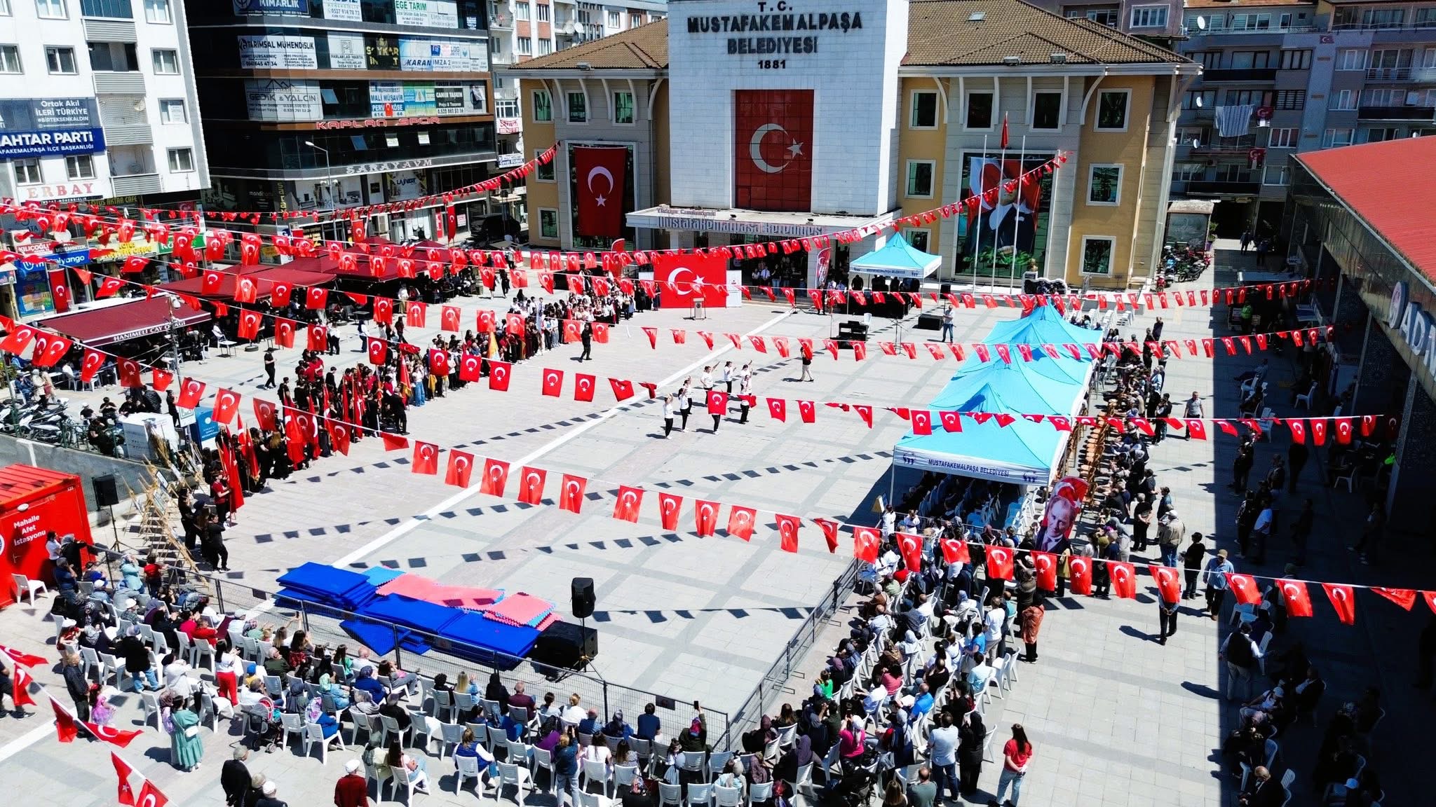 COŞKU, DUYGU VE GURUR AYNI MEYDANDA BULUŞTU